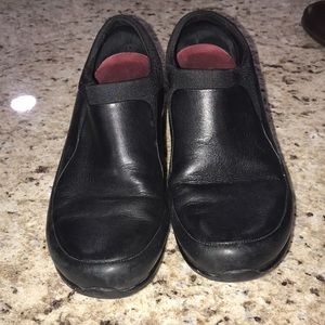 Size 8.5 black shoe